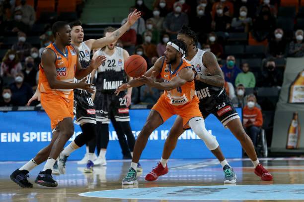 中有着鲜明 中有着鲜明